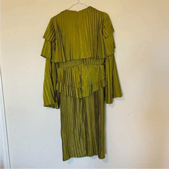 Andrea Iyamah Raffle Pleated Midi Dress Green - Picture 5 of 9